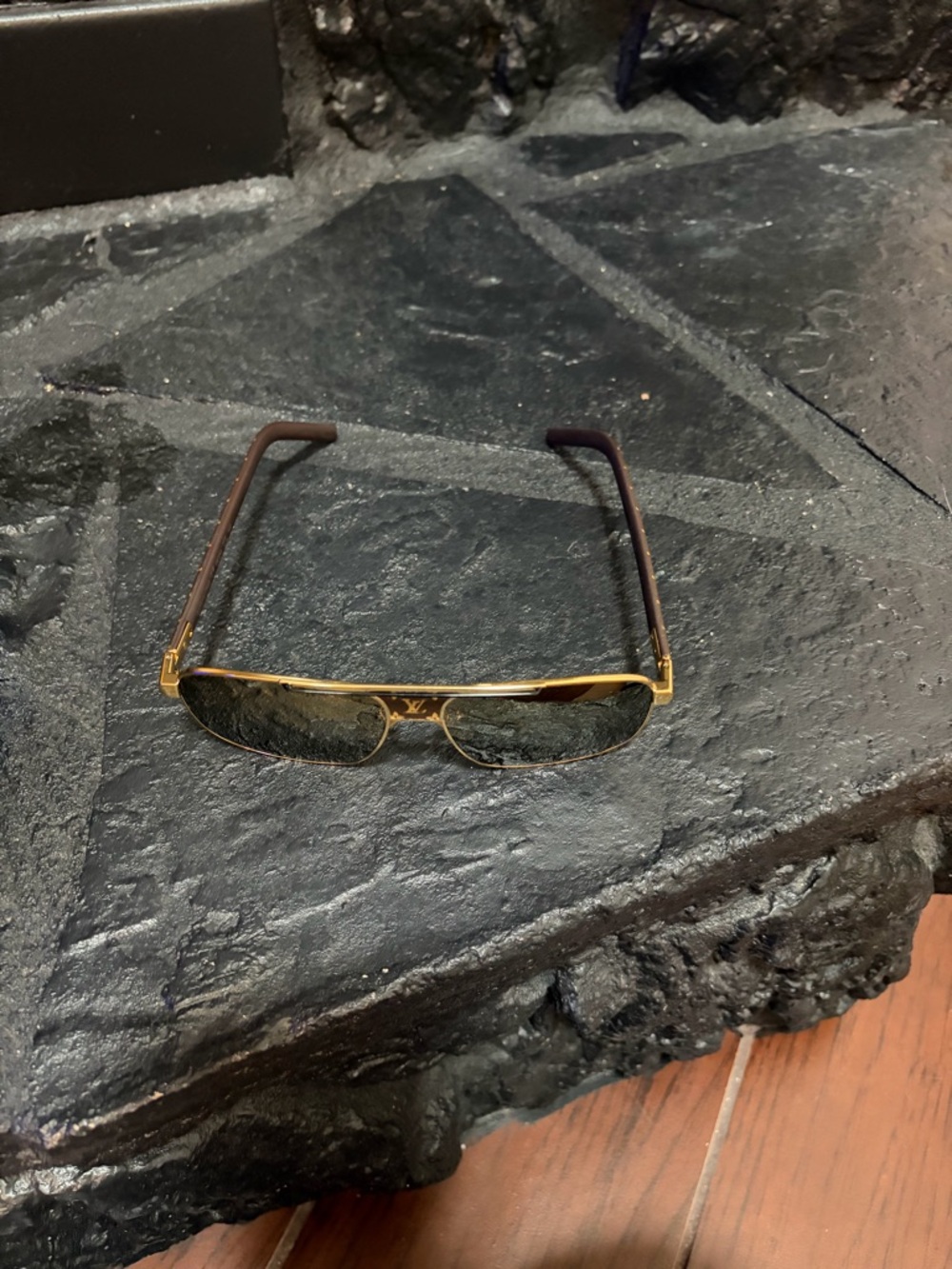 Louis Vuitton Men’s Gold Frame Sunglasses - 2021 - PACIFIC GOLD EBENE E Z2338E - Picture 8 of 13